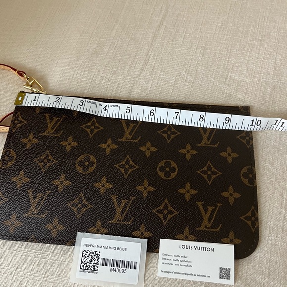 New authentic LV pochette - Picture 6 of 11
